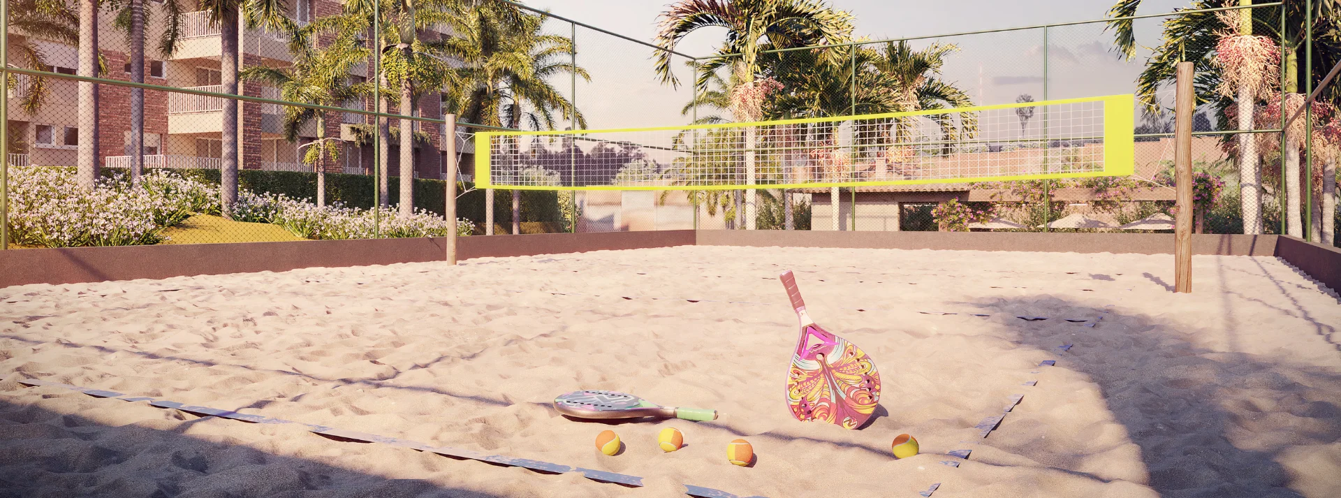 Quadra de beach tennis com areia, rede, bola e duas raquetes coloridas, ideal para diversão ao ar livre e exercício físico.